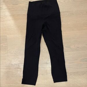 Lululemon cropped black align leggings, size 2